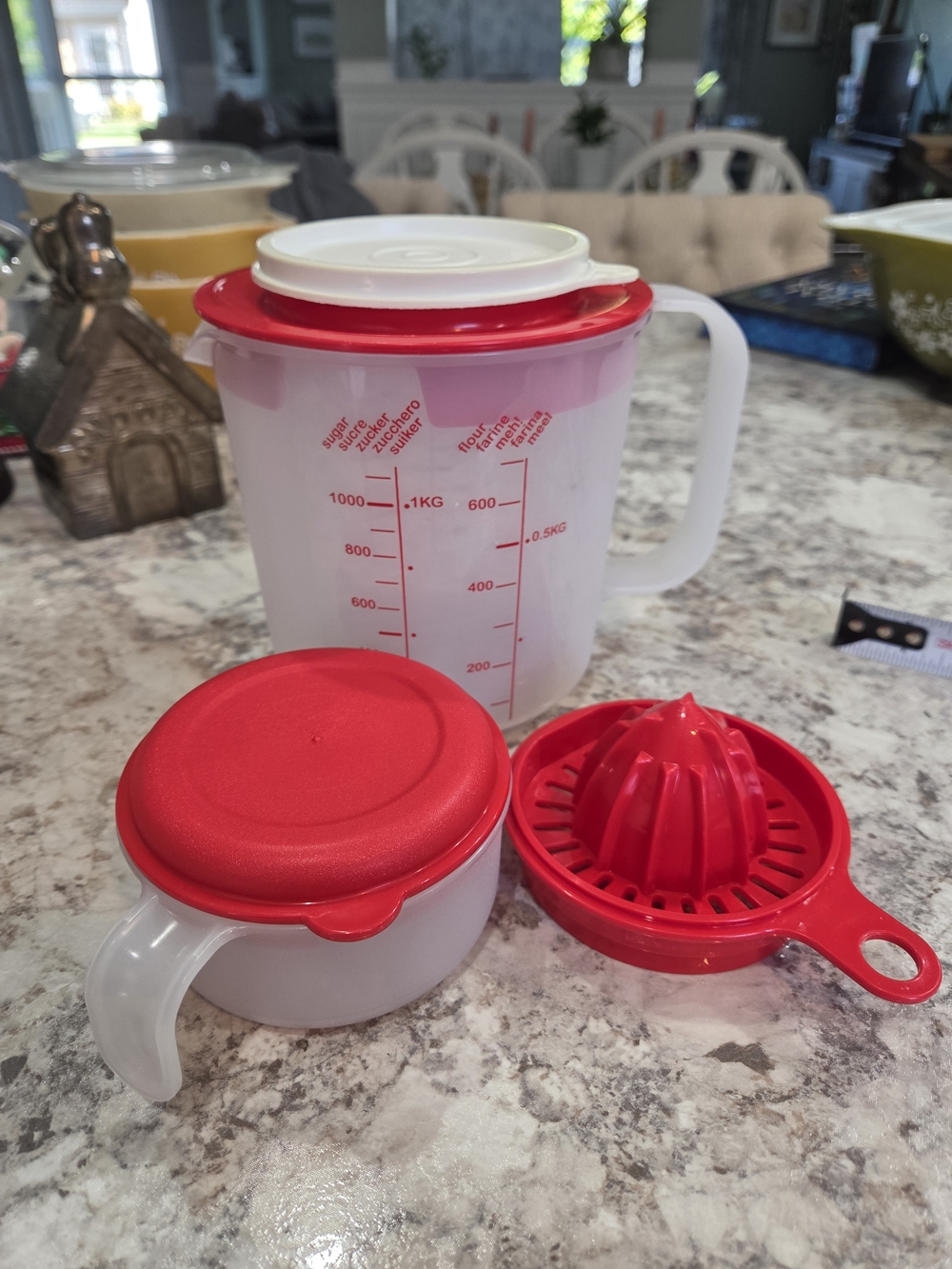 Tupperware Mix and Store Plus Pitcher 1803-3 With Juicer EUC